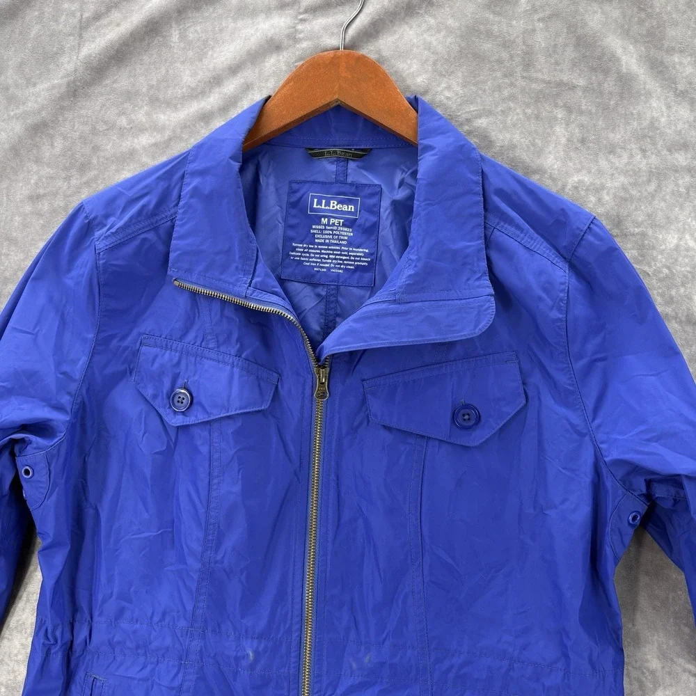 LL Bean Jacket Womens Medium Petite Blue Raincoat Lightweight Outdoors‎ - Picture 2 of 4